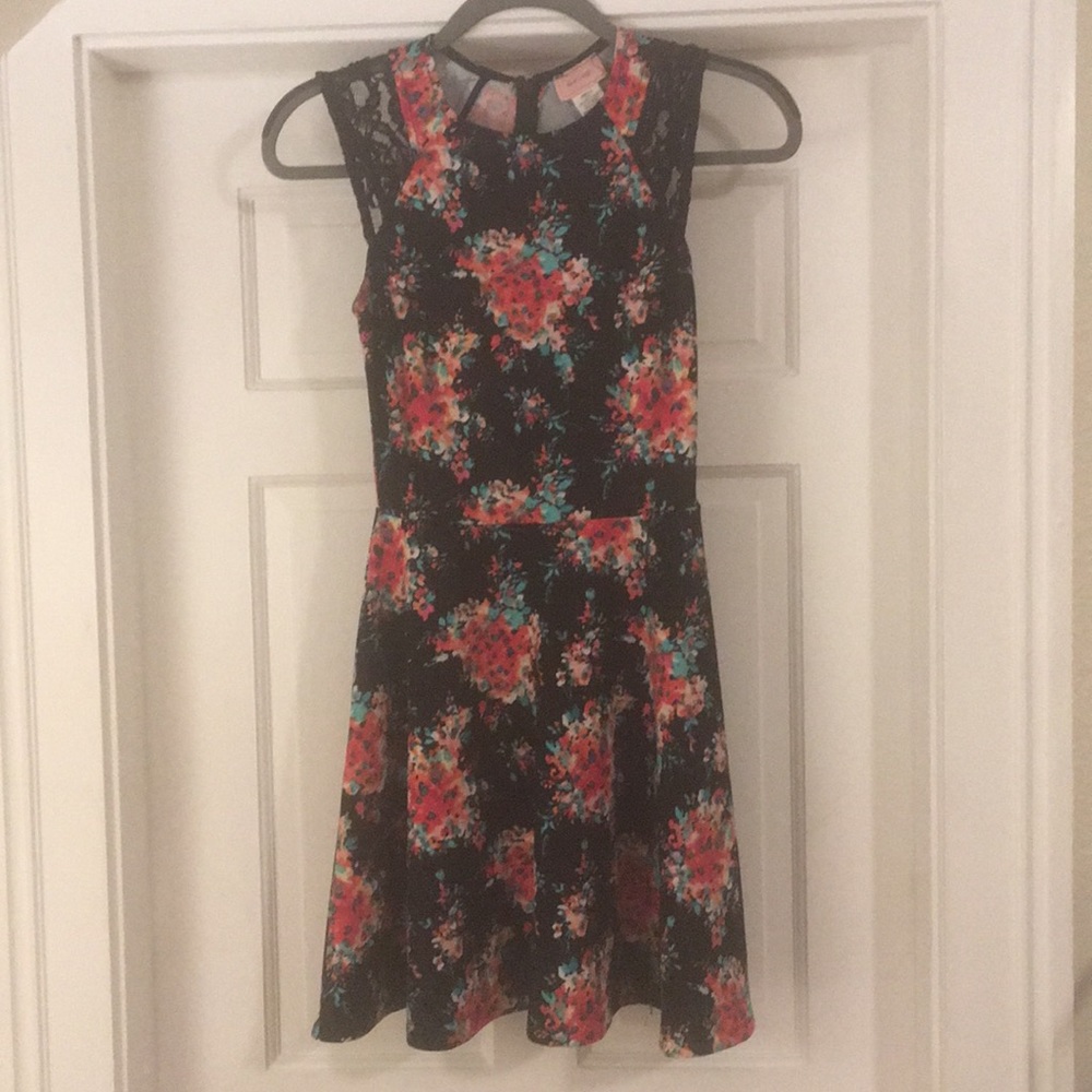 Sleeveless floral print dress